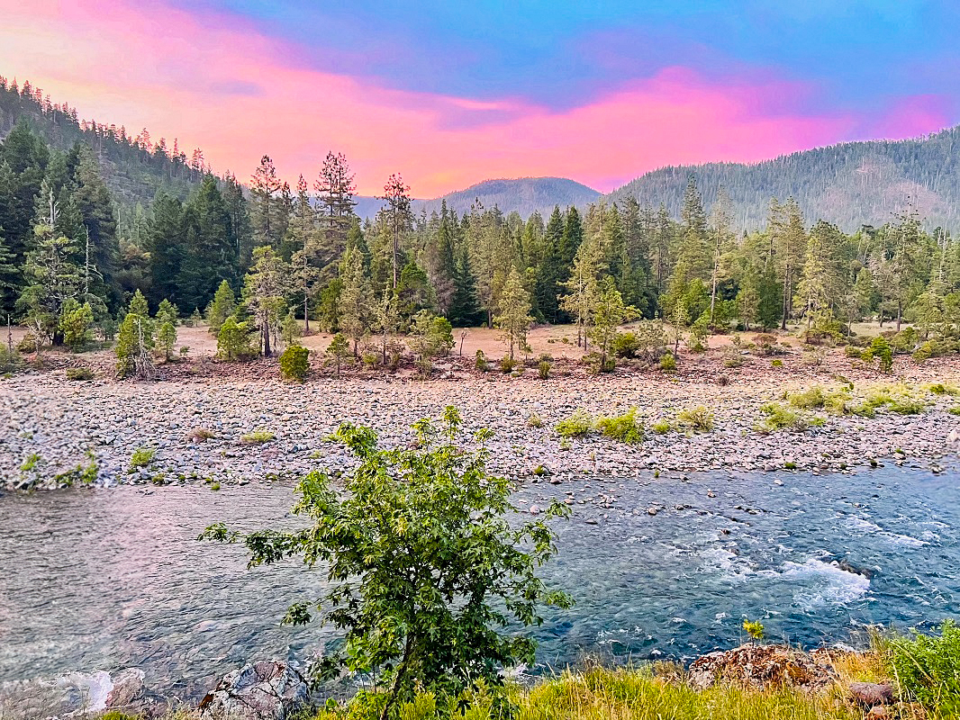 Fans and supporters in Gold Beach Oregon welcome and appreciate Senator Wyden and Congresswoman Hoyle on July 29 for their work to protect the rivers of America’s Wild Rivers Coast.
