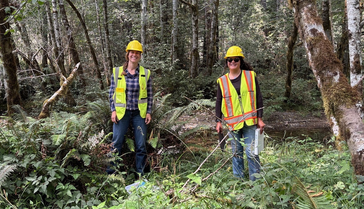 Fans and supporters in Gold Beach Oregon welcome and appreciate Senator Wyden and Congresswoman Hoyle on July 29 for their work to protect the rivers of America’s Wild Rivers Coast.